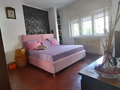 Apartament de vanzare Sector 1 Bucuresti dormitor pat roz
